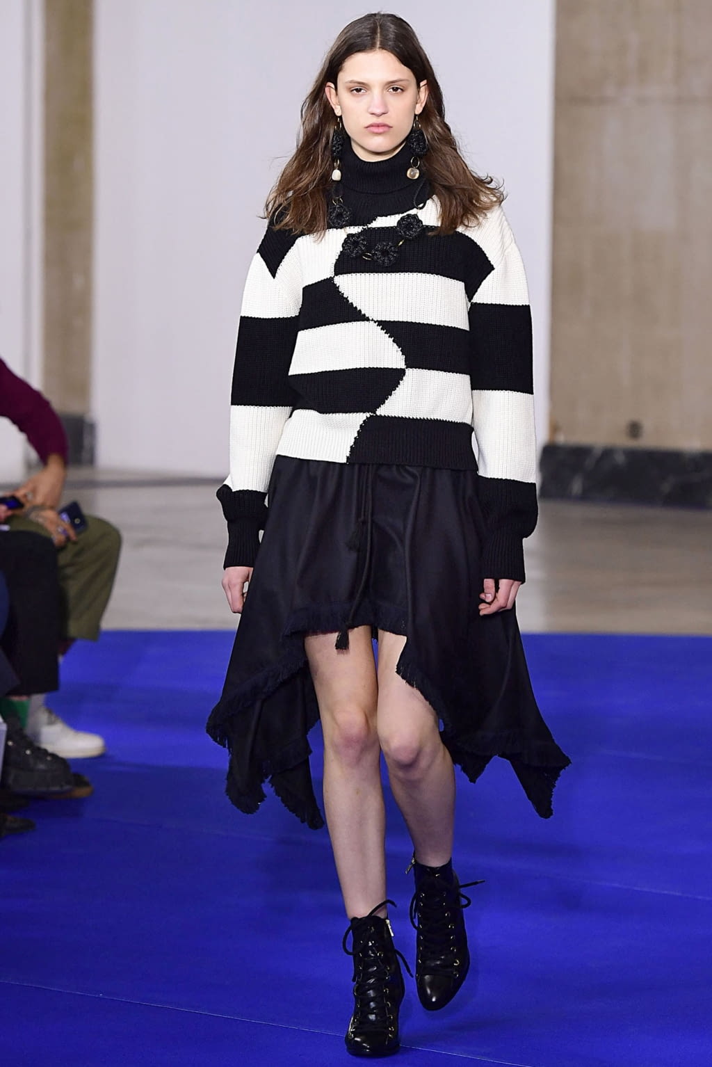 Fashion Week Paris Fall/Winter 2019 look 27 from the Victoria/tomas collection 女装