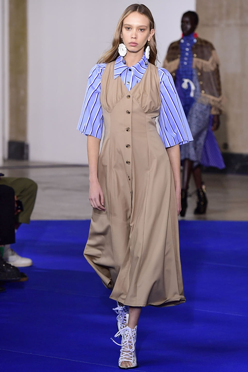 Fashion Week Paris Fall/Winter 2019 look 28 from the Victoria/tomas collection 女装