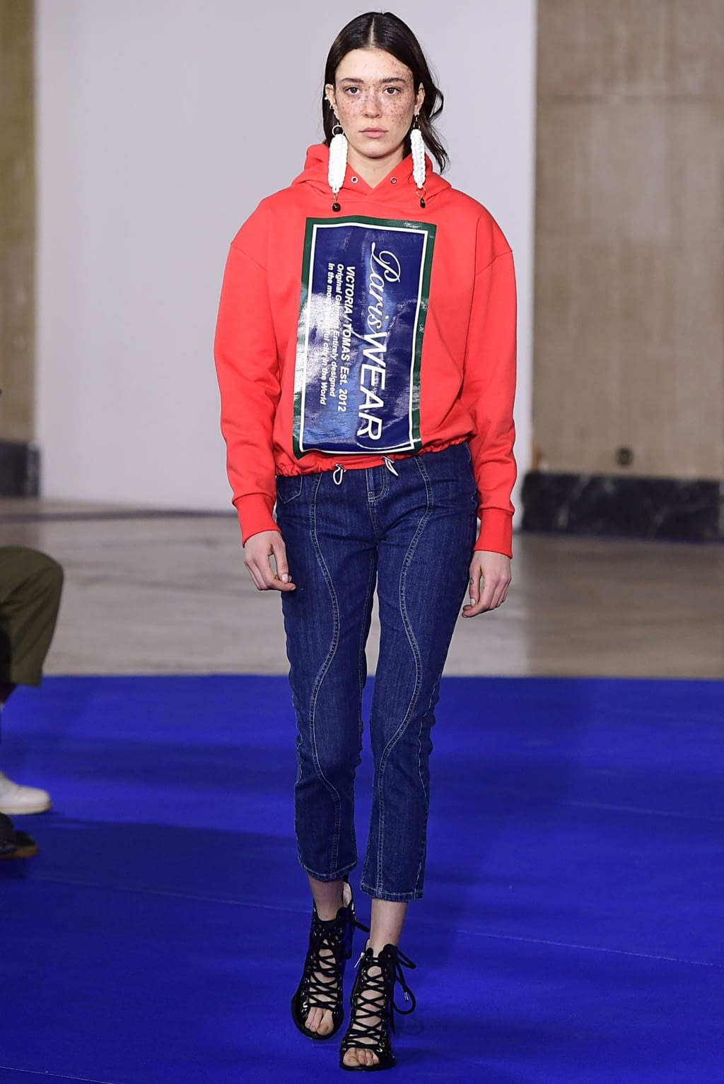 Fashion Week Paris Fall/Winter 2019 look 29 from the Victoria/tomas collection 女装