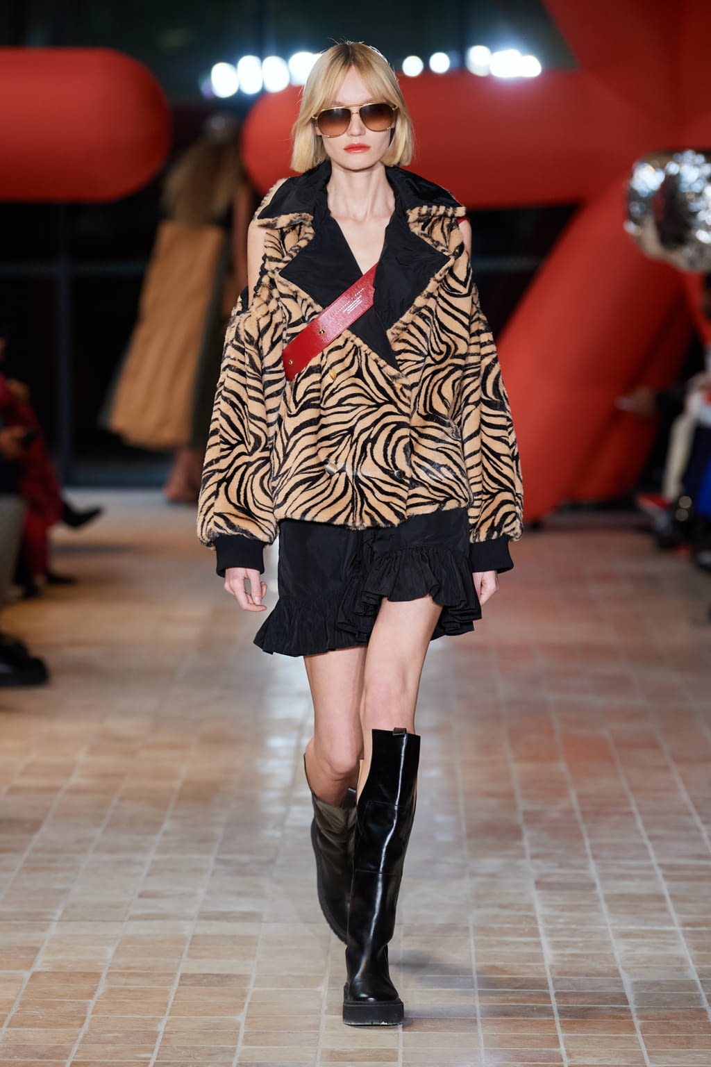 Fashion Week Paris Fall/Winter 2022 look 3 from the Victoria/tomas collection womenswear