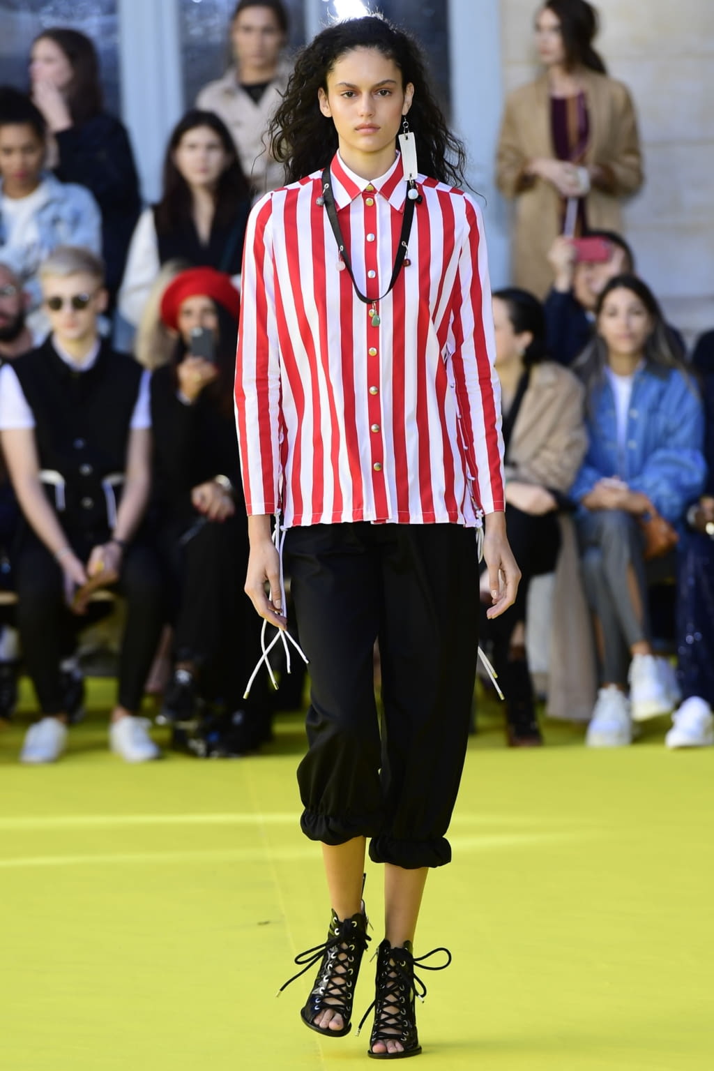 Fashion Week Paris Spring/Summer 2019 look 1 from the Victoria/tomas collection 女装