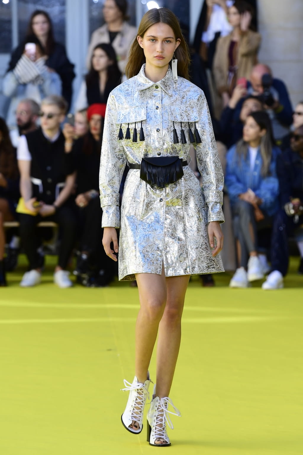 Fashion Week Paris Spring/Summer 2019 look 18 from the Victoria/tomas collection 女装
