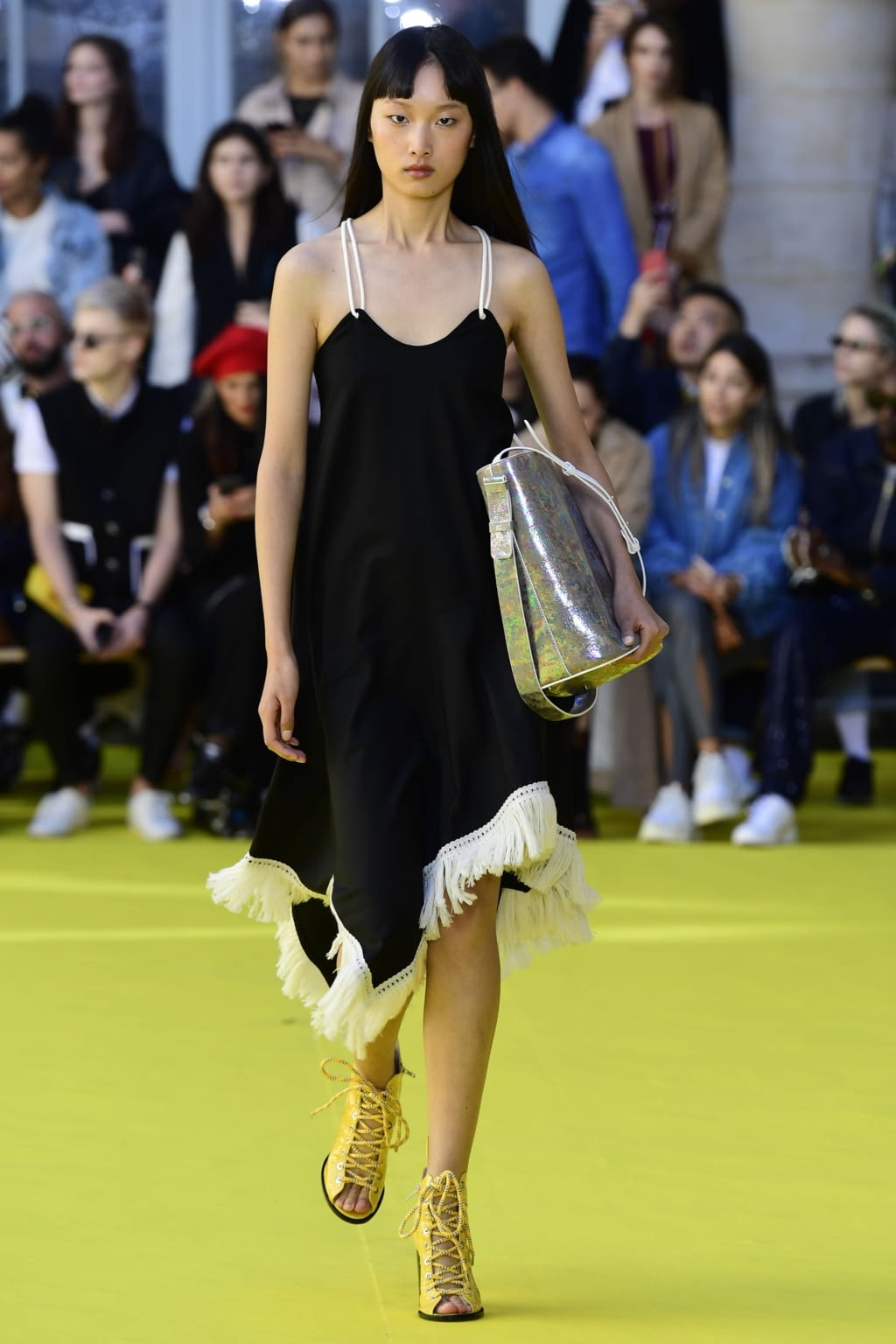 Fashion Week Paris Spring/Summer 2019 look 22 from the Victoria/tomas collection 女装