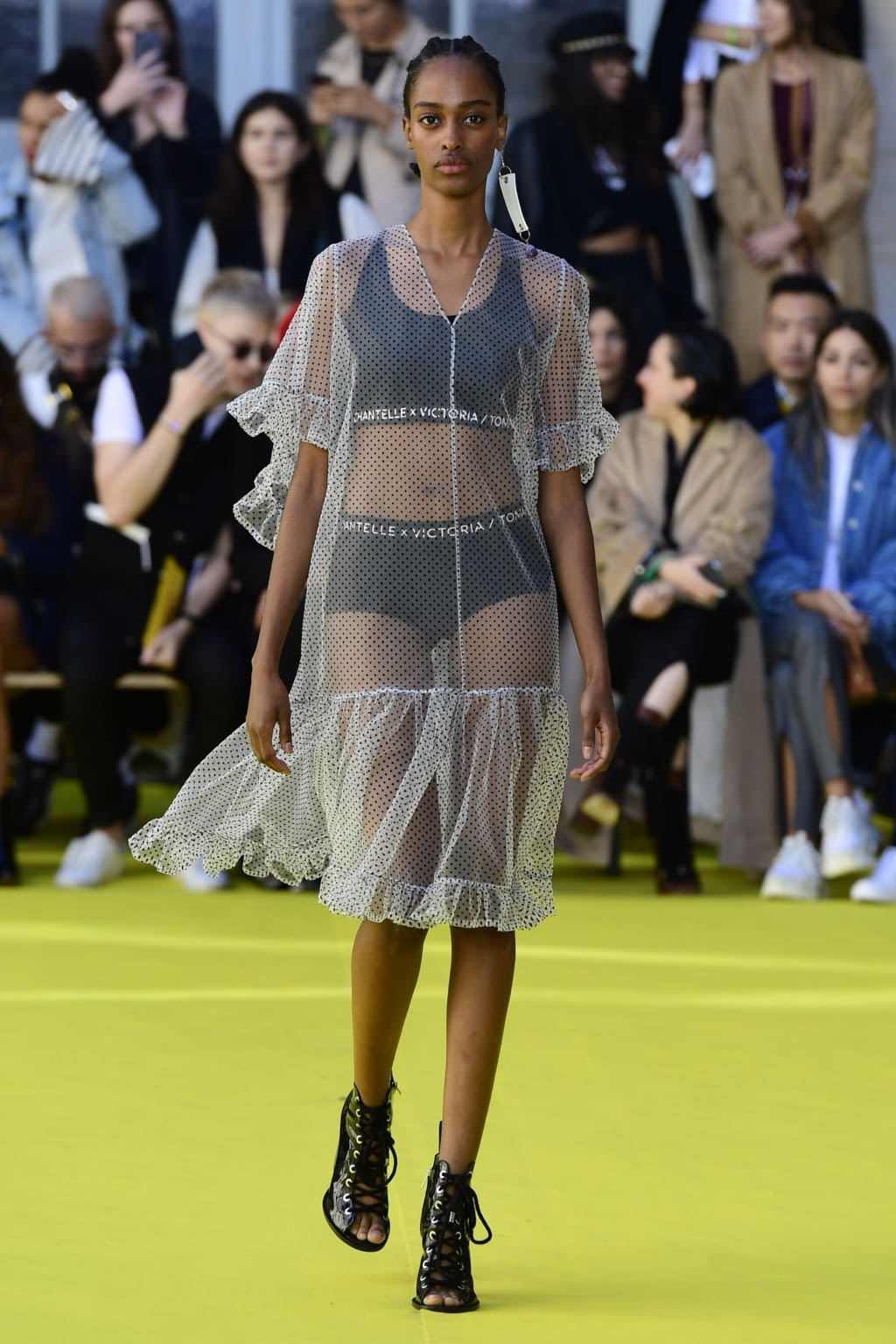Fashion Week Paris Spring/Summer 2019 look 28 from the Victoria/tomas collection 女装