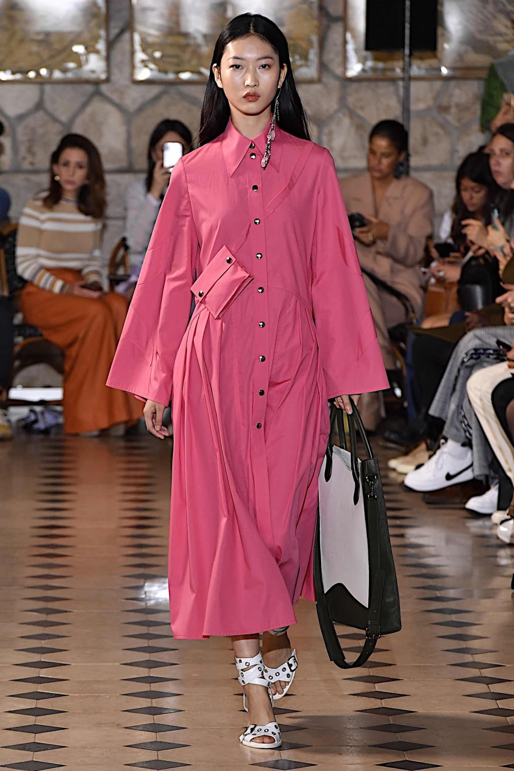 Fashion Week Paris Spring/Summer 2020 look 2 from the Victoria/tomas collection 女装