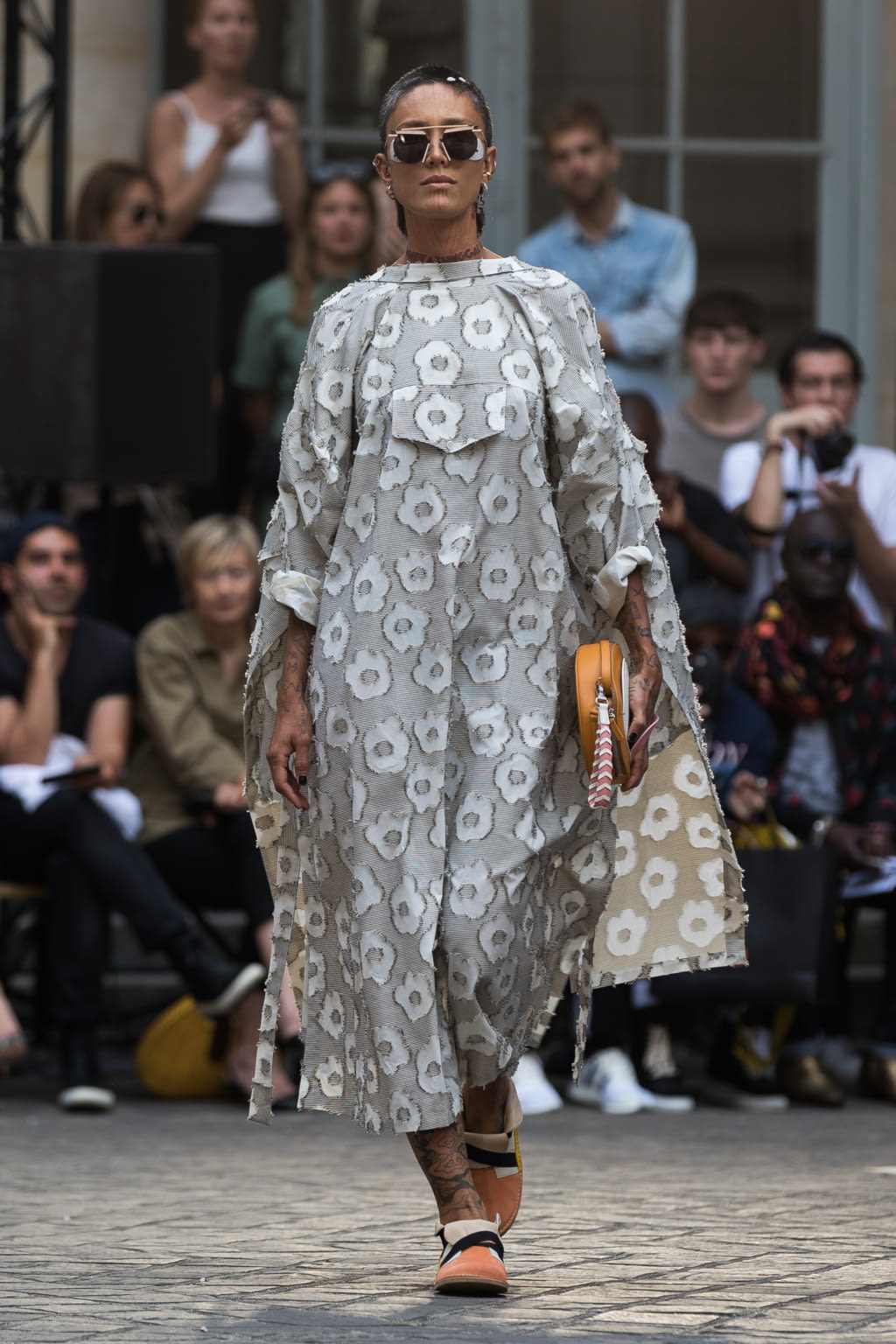 Fashion Week Paris Spring/Summer 2018 look 5 de la collection Henrik Vibskov menswear
