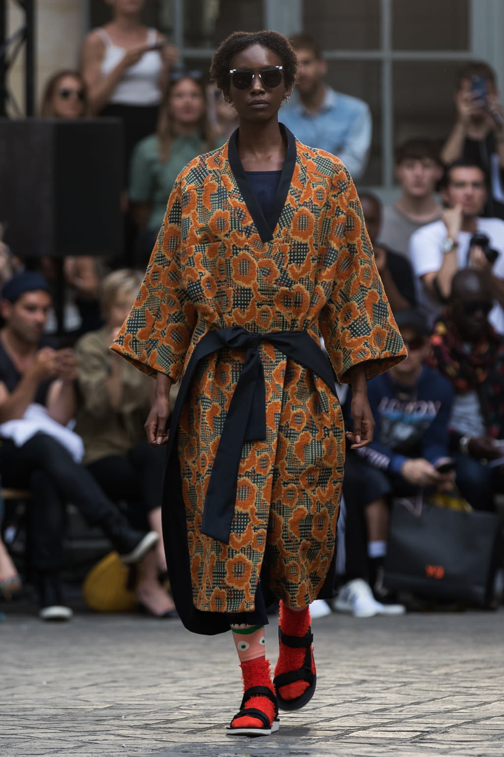 Fashion Week Paris Spring/Summer 2018 look 8 de la collection Henrik Vibskov menswear