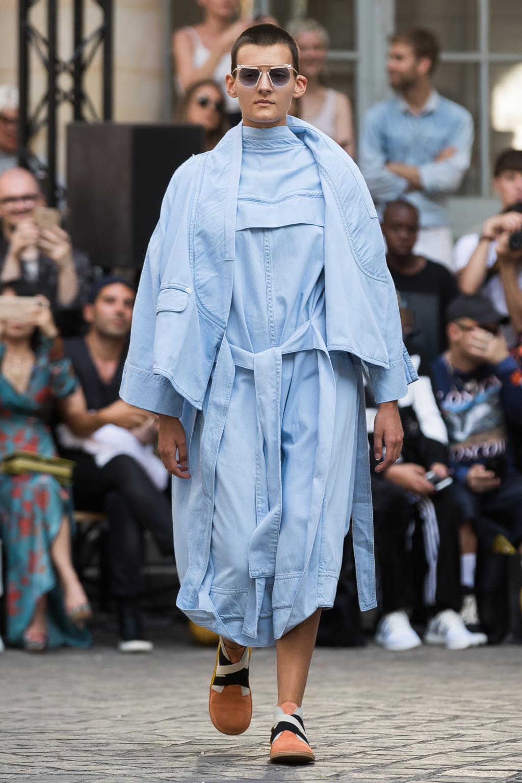 Fashion Week Paris Spring/Summer 2018 look 31 de la collection Henrik Vibskov menswear