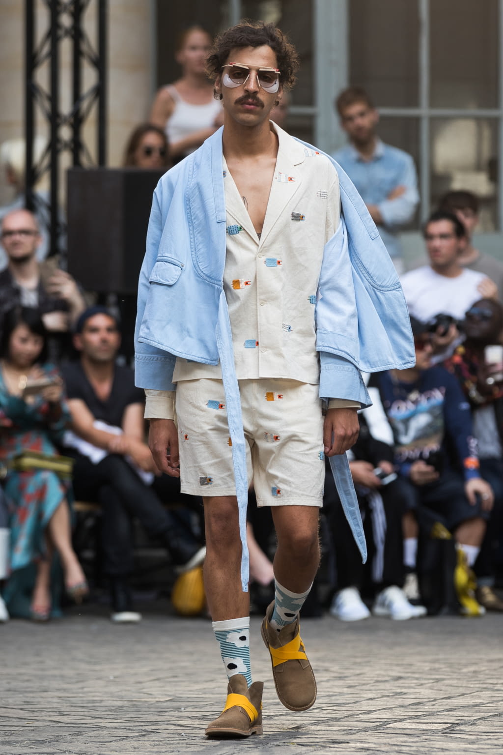 Fashion Week Paris Spring/Summer 2018 look 33 de la collection Henrik Vibskov menswear