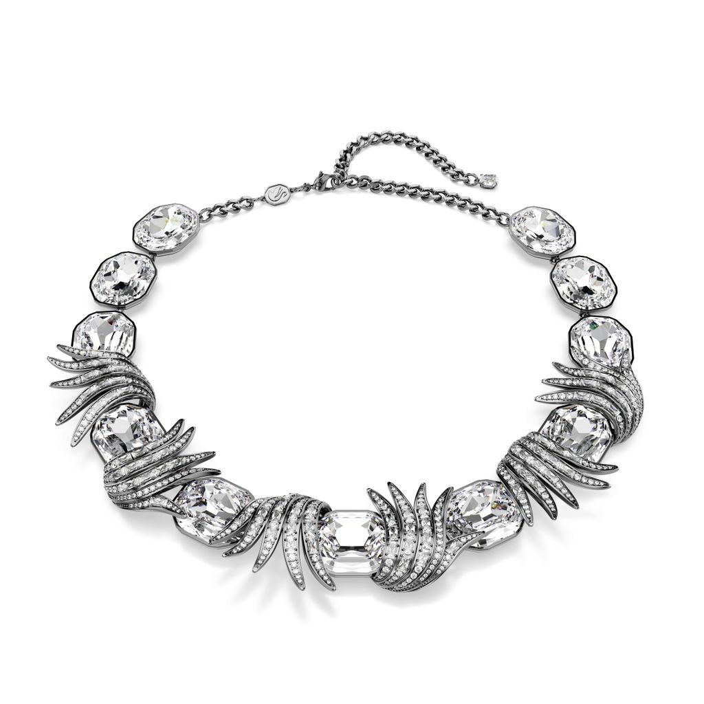 Fashion Week Paris Pre-Fall 2026 look 16 de la collection Swarovski womenswear accessories