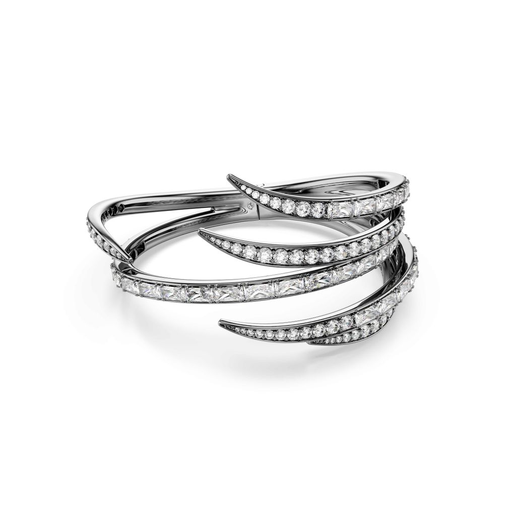 Fashion Week Paris Pre-Fall 2026 look 14 from the Swarovski collection womenswear accessories