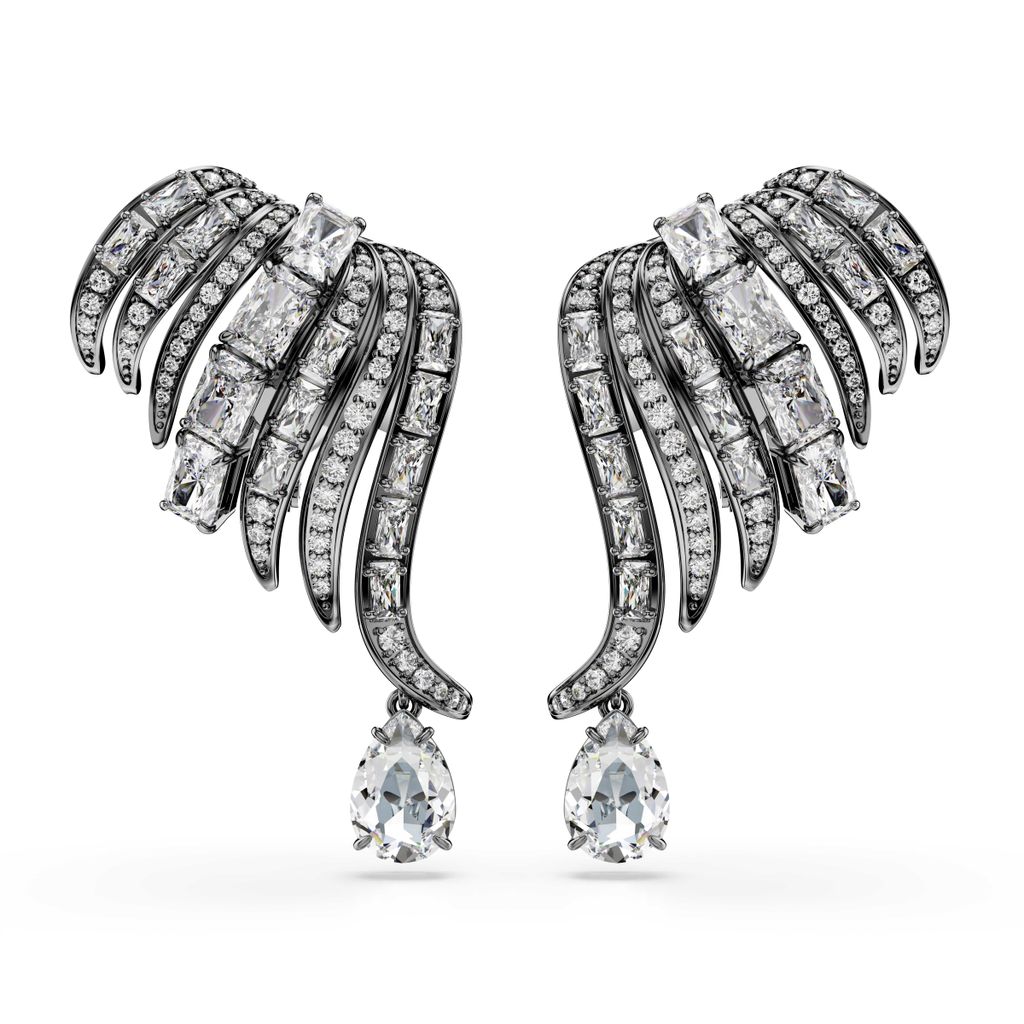 Fashion Week Paris Pre-Fall 2026 look 6 from the Swarovski collection 女装配饰