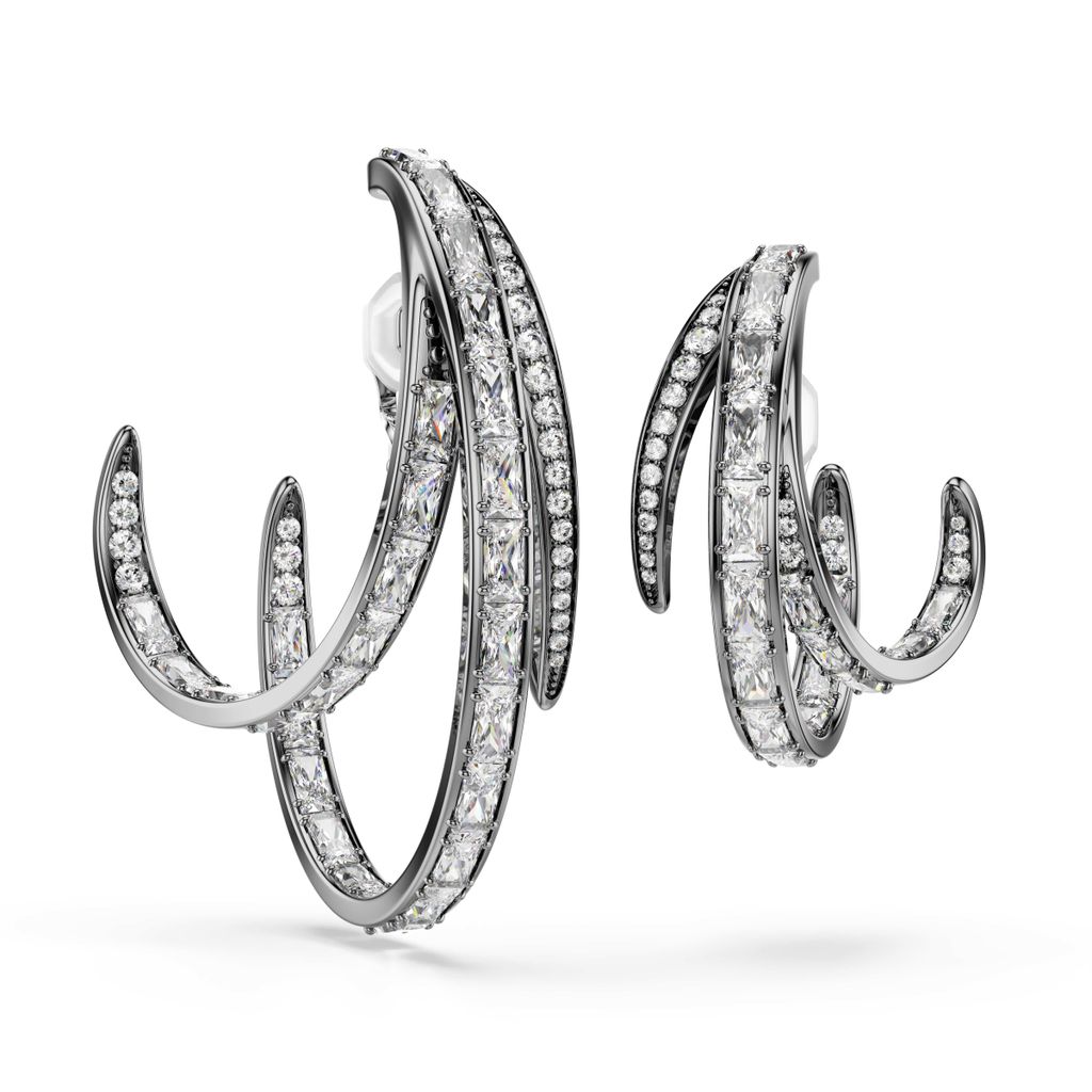 Fashion Week Paris Pre-Fall 2026 look 7 from the Swarovski collection womenswear accessories