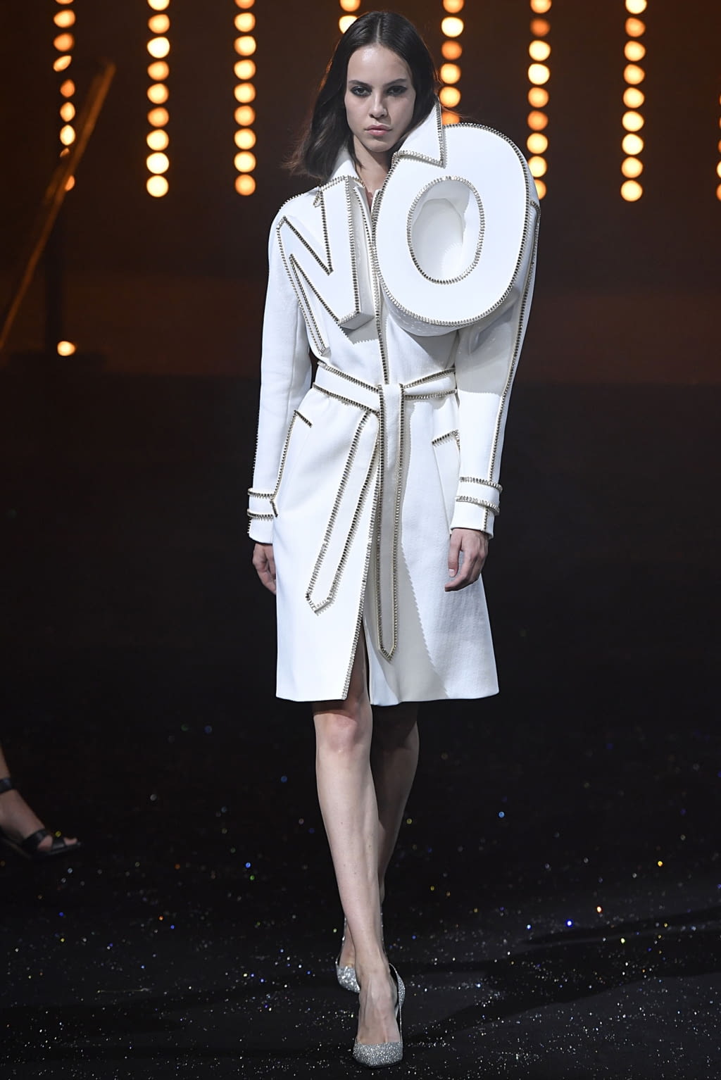 Fashion Week Paris Fall/Winter 2018 look 3 from the Viktor & Rolf collection couture