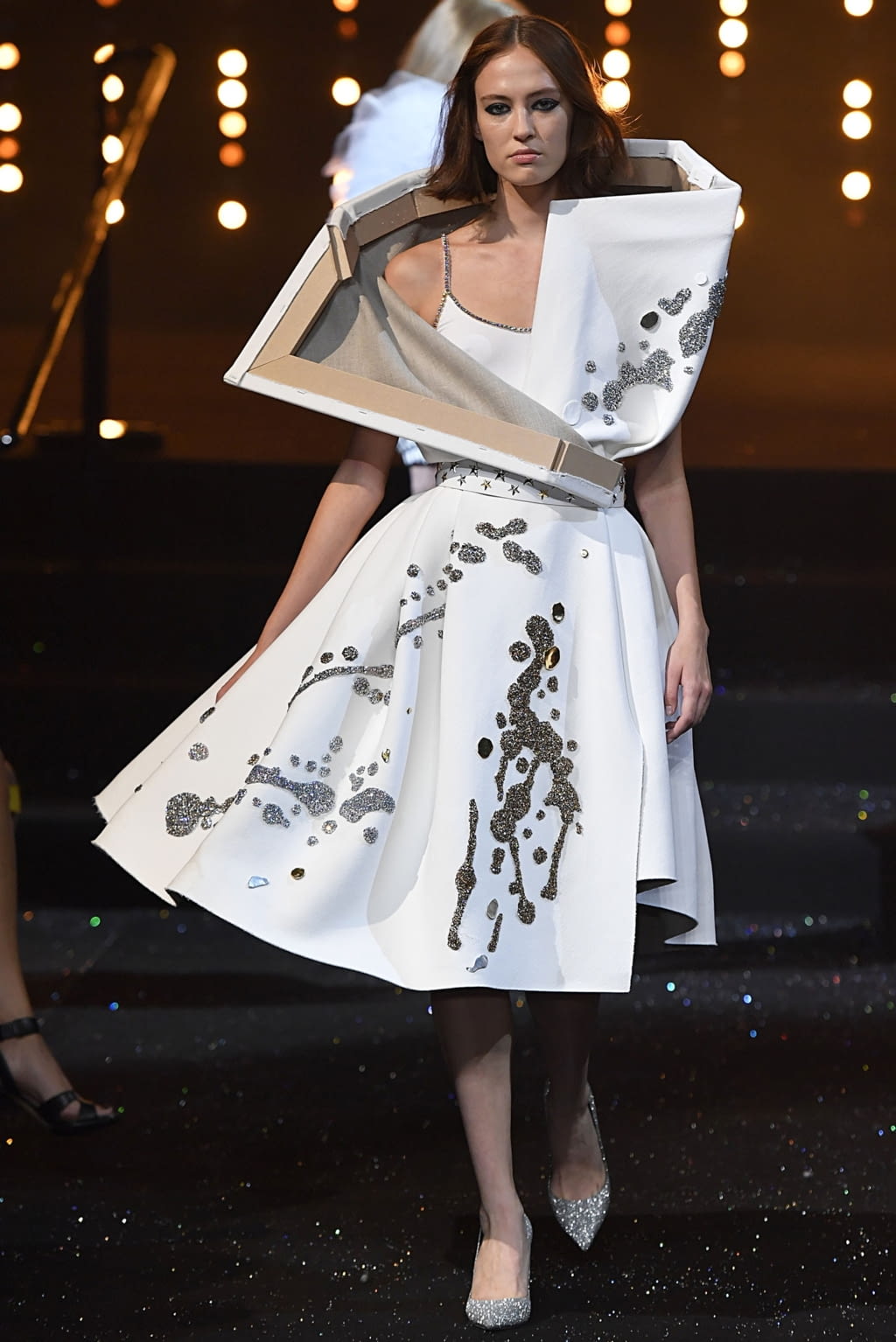 Fashion Week Paris Fall/Winter 2018 look 20 from the Viktor & Rolf collection couture