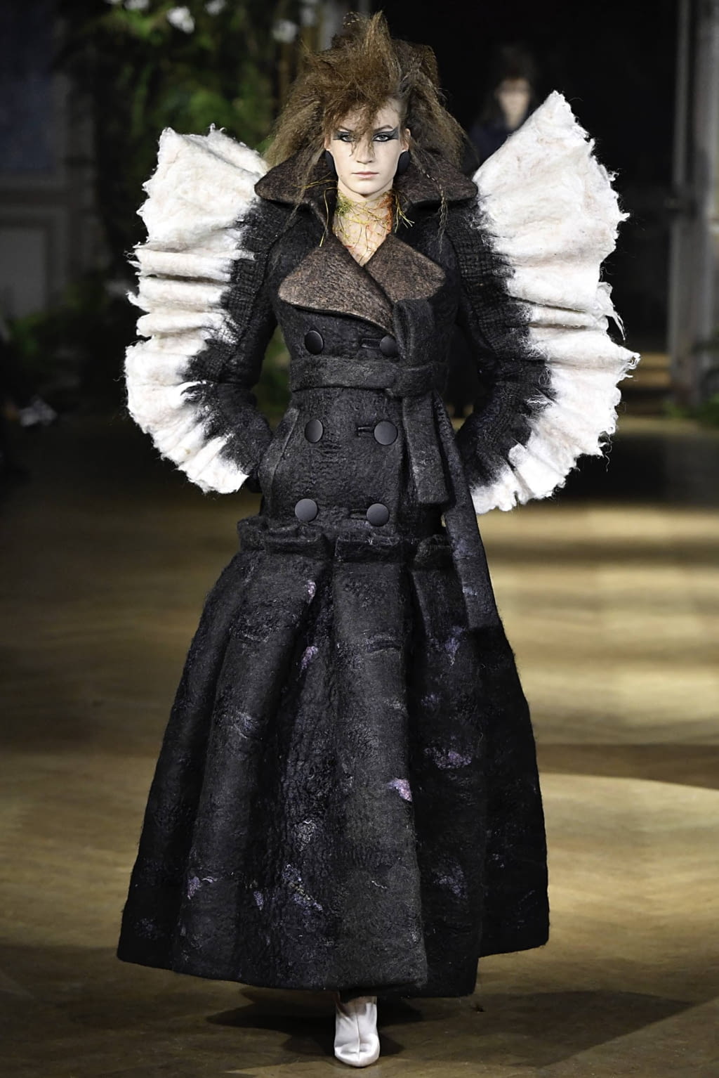 Fashion Week Paris Fall/Winter 2019 look 2 from the Viktor & Rolf collection 高级定制