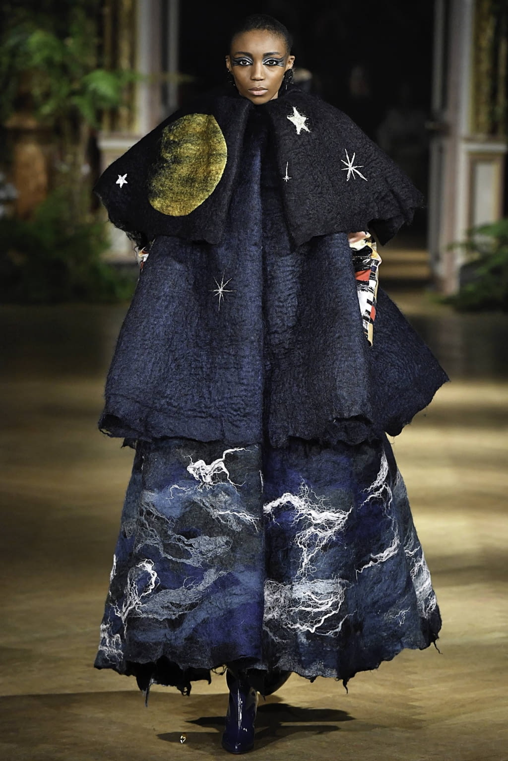 Fashion Week Paris Fall/Winter 2019 look 4 from the Viktor & Rolf collection 高级定制