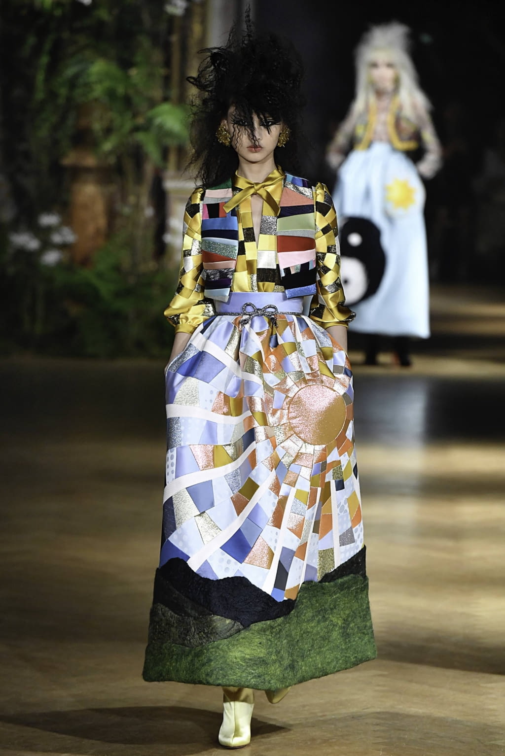 Fashion Week Paris Fall/Winter 2019 look 19 from the Viktor & Rolf collection 高级定制