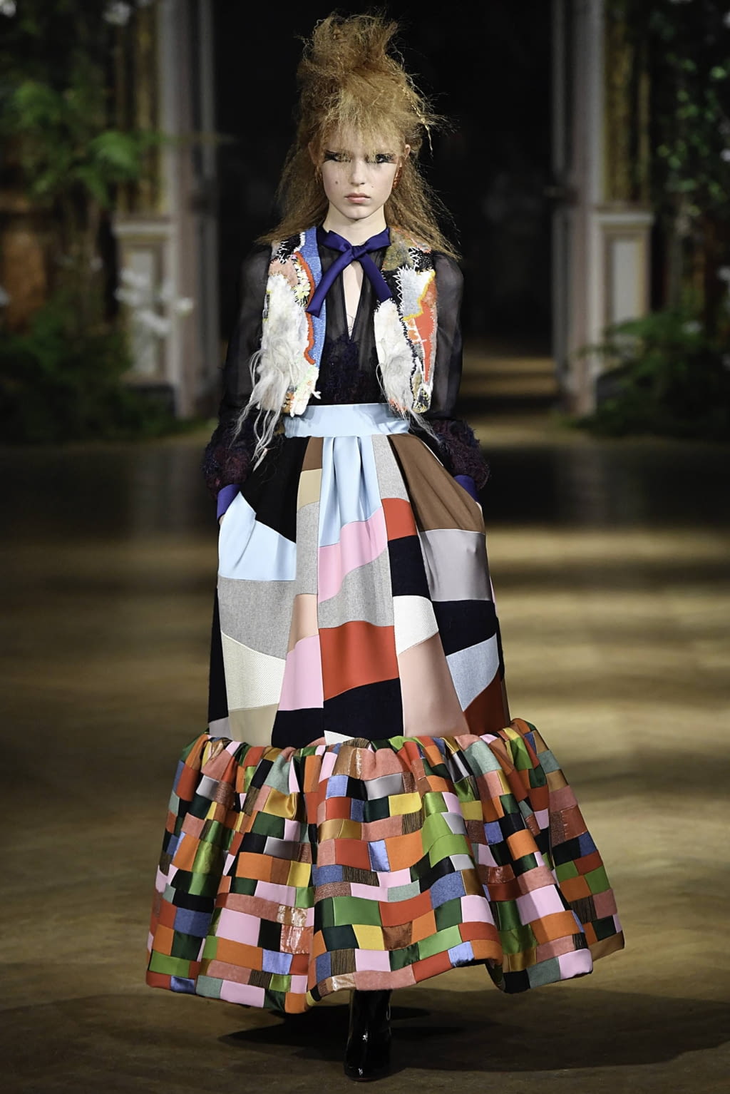 Fashion Week Paris Fall/Winter 2019 look 21 from the Viktor & Rolf collection couture