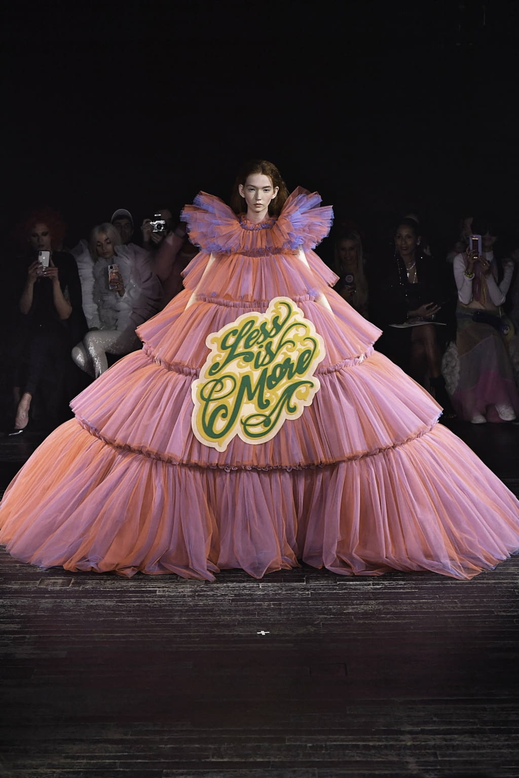 Fashion Week Paris Spring/Summer 2019 look 14 from the Viktor & Rolf collection couture