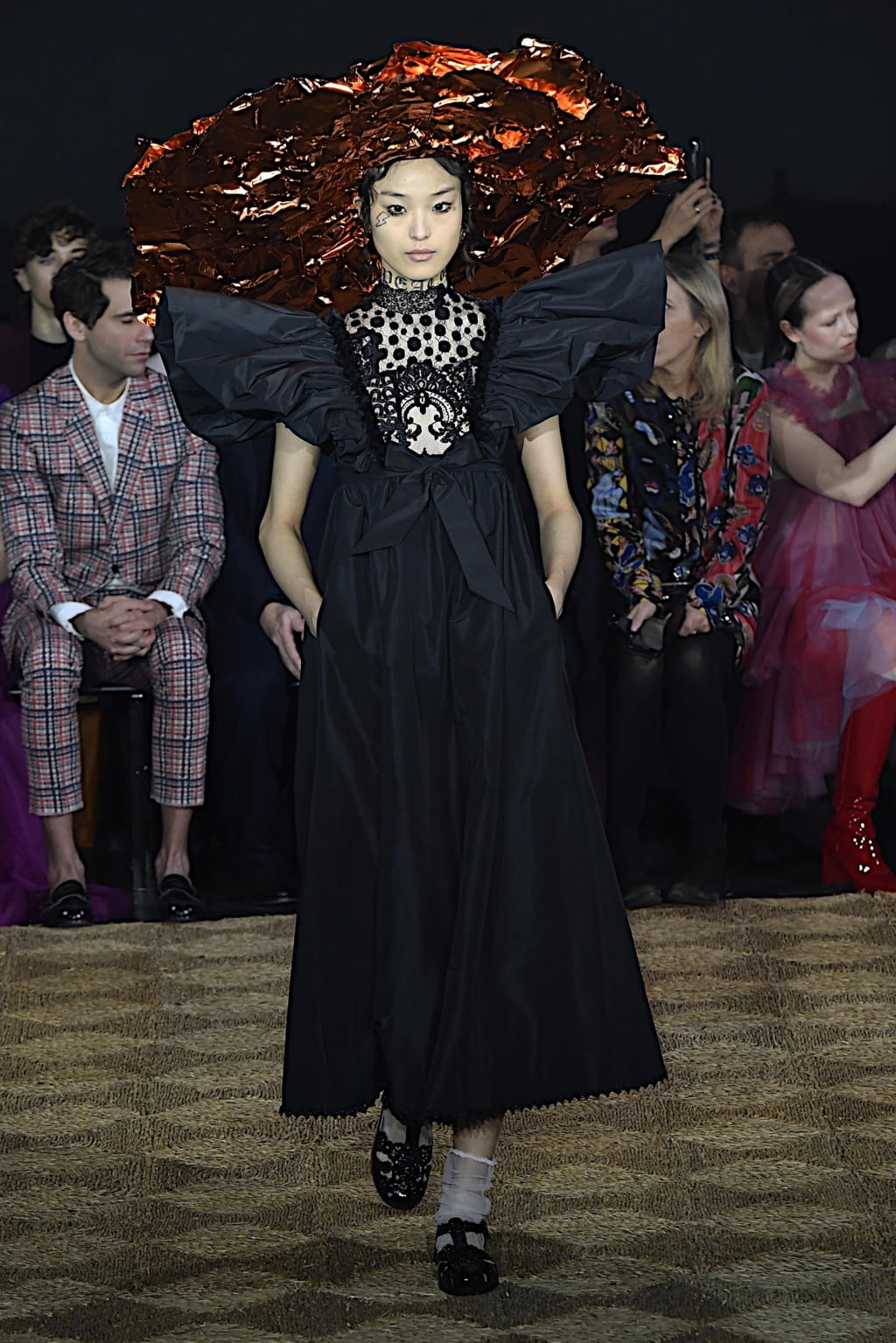 Fashion Week Paris Spring/Summer 2020 look 10 from the Viktor & Rolf collection couture