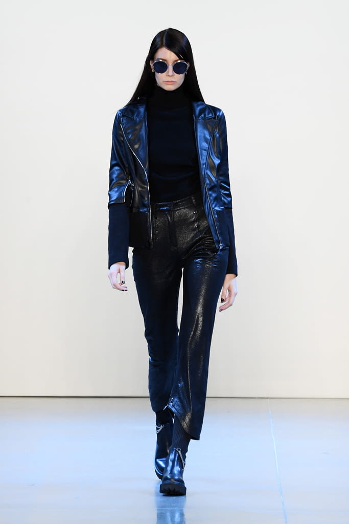 Fashion Week New York Fall/Winter 2020 look 17 from the Vivienne Hu collection 女装