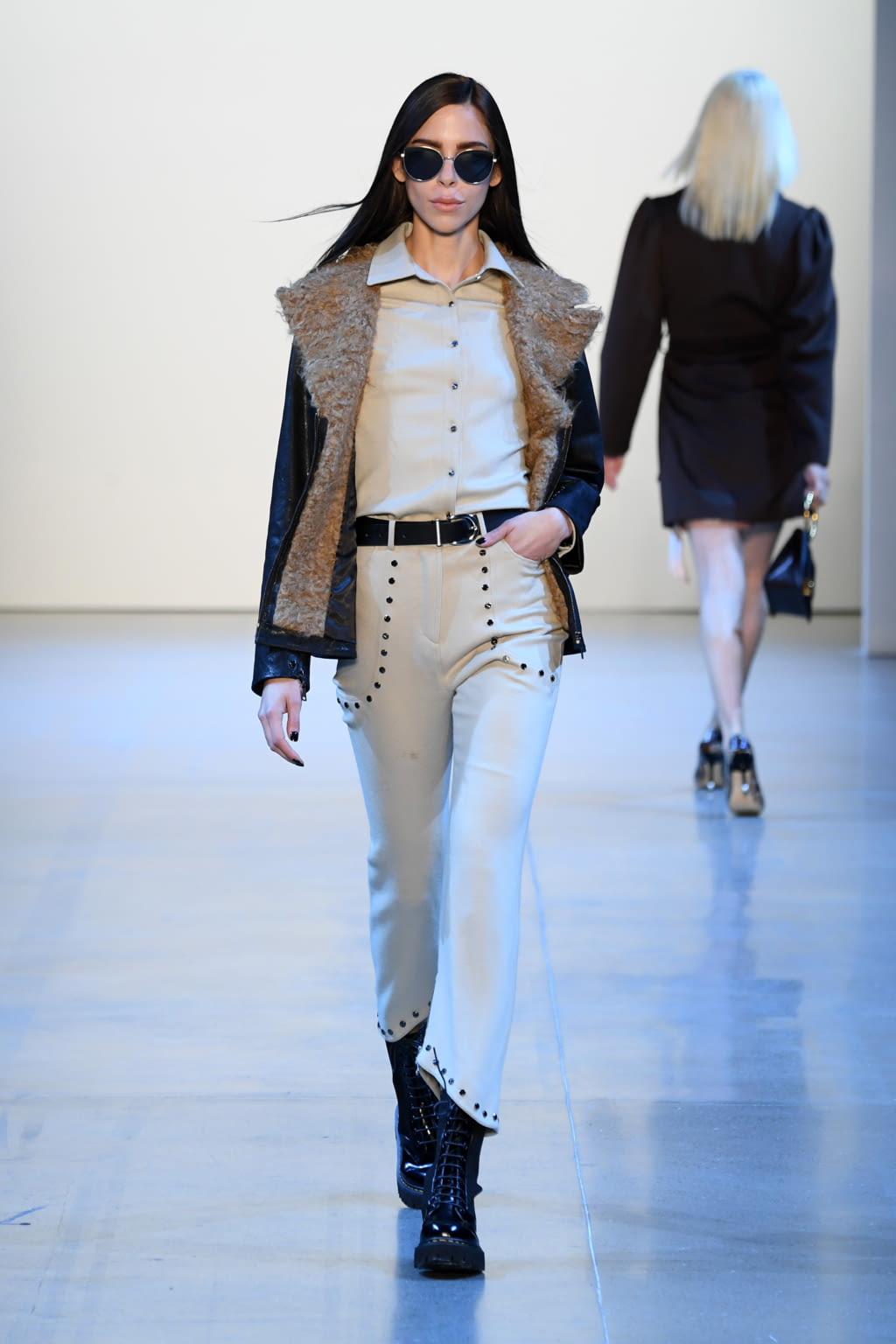 Fashion Week New York Fall/Winter 2020 look 22 from the Vivienne Hu collection 女装
