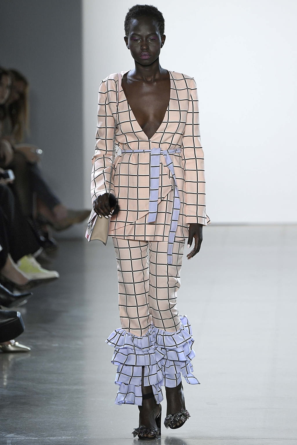 Fashion Week New York Spring/Summer 2019 look 1 from the Vivienne Hu collection 女装