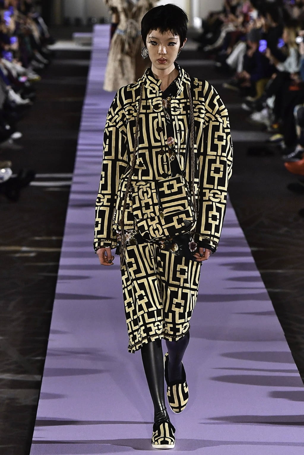 Fashion Week Paris Fall/Winter 2019 look 1 de la collection Andreas Kronthaler for Vivienne Westwood womenswear