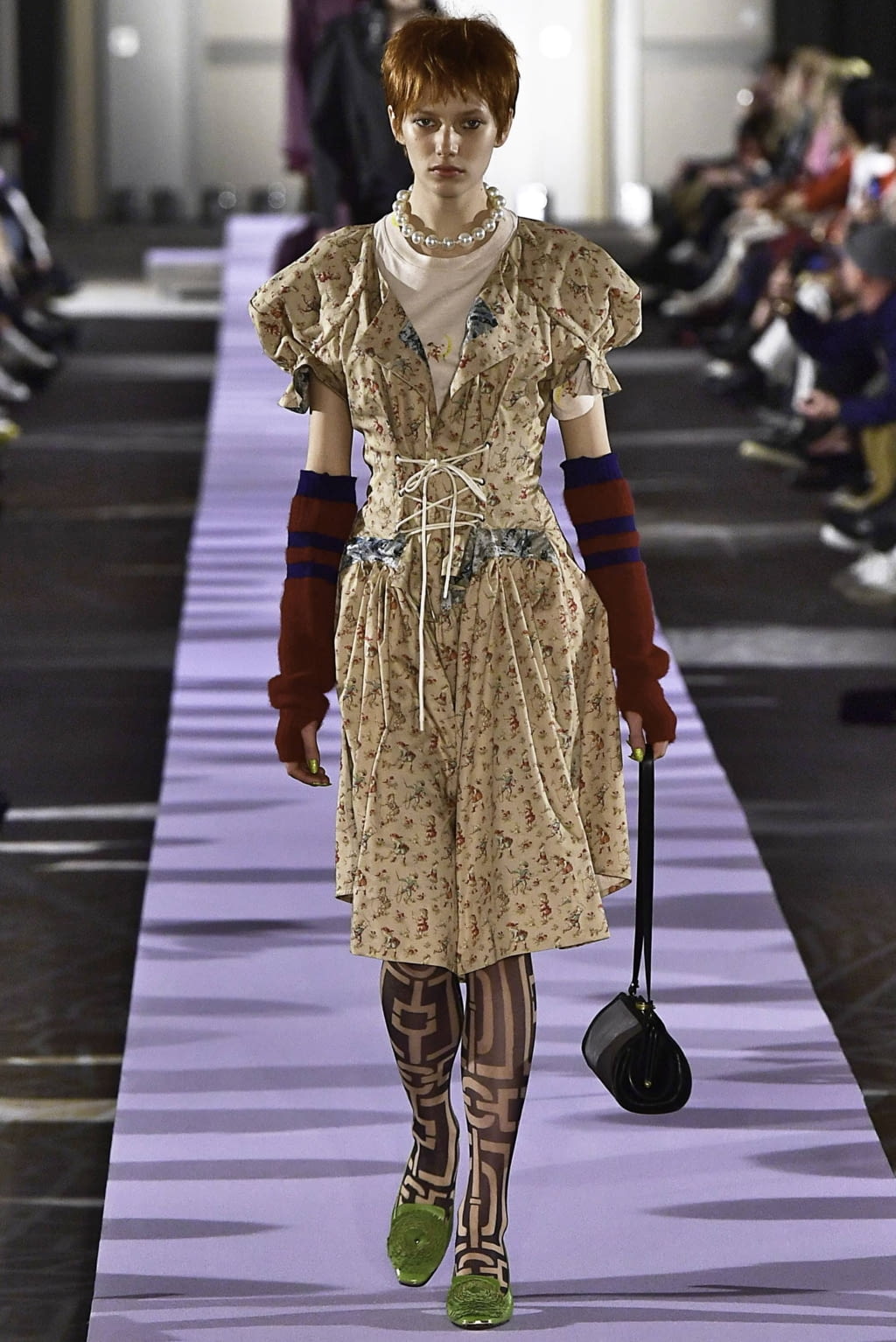 Fashion Week Paris Fall/Winter 2019 look 2 de la collection Andreas Kronthaler for Vivienne Westwood womenswear