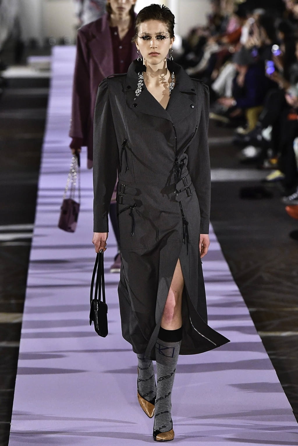 Fashion Week Paris Fall/Winter 2019 look 3 from the Andreas Kronthaler for Vivienne Westwood collection 女装
