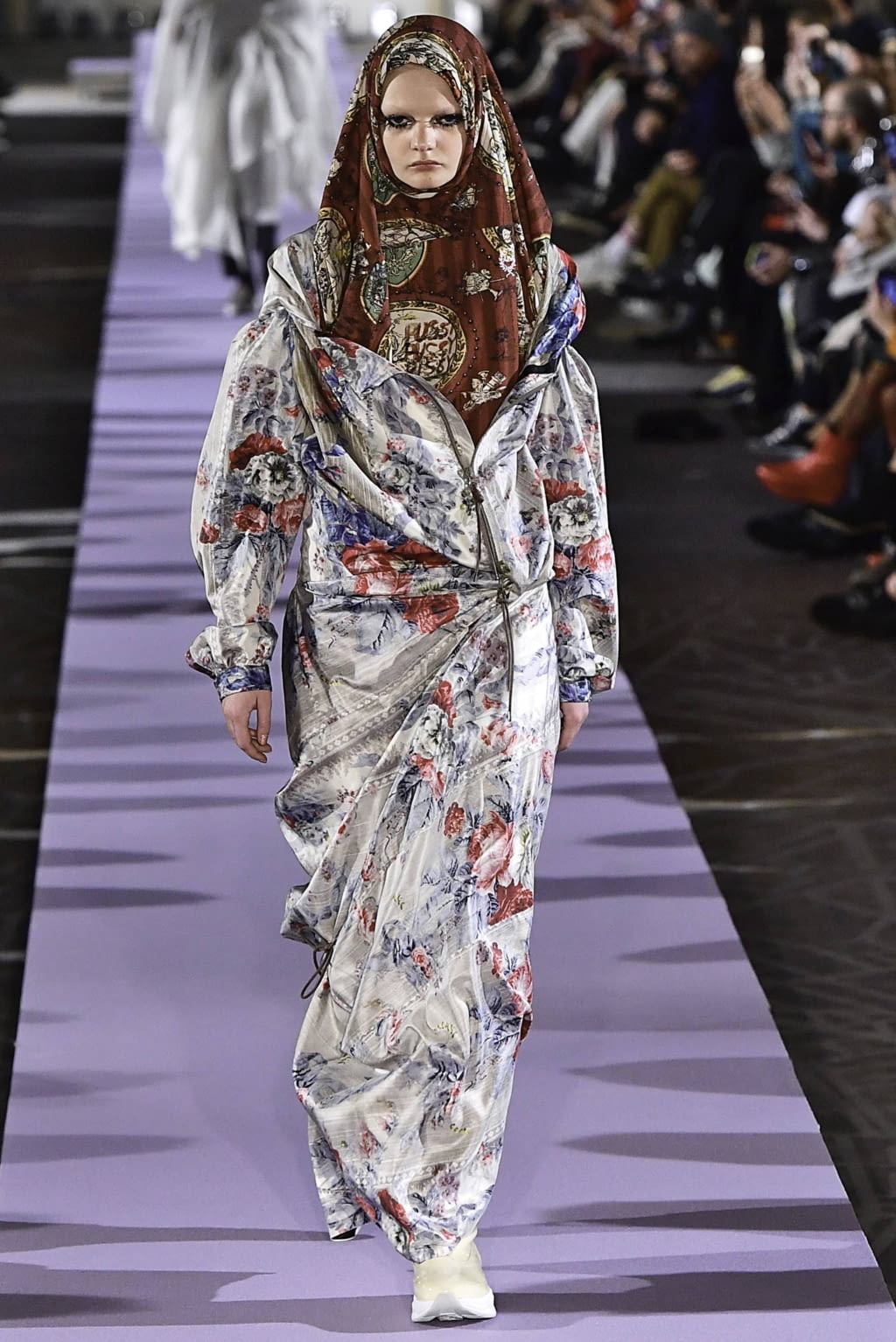 Fashion Week Paris Fall/Winter 2019 look 5 de la collection Andreas Kronthaler for Vivienne Westwood womenswear