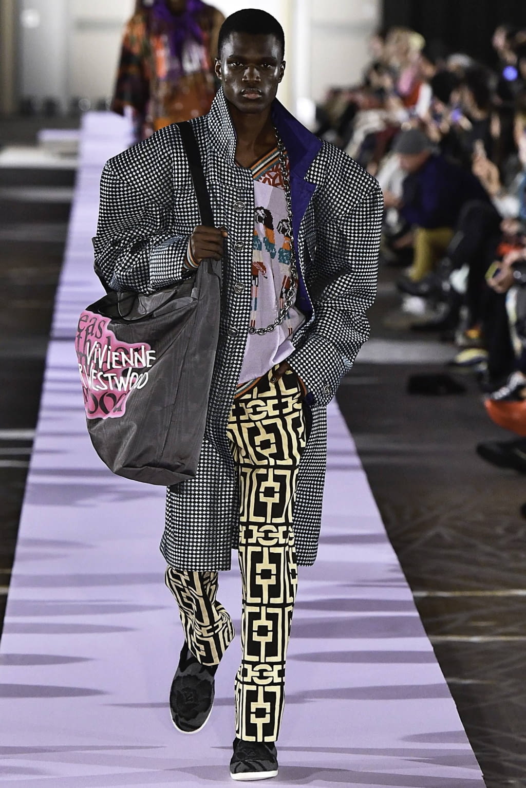 Fashion Week Paris Fall/Winter 2019 look 8 from the Andreas Kronthaler for Vivienne Westwood collection womenswear