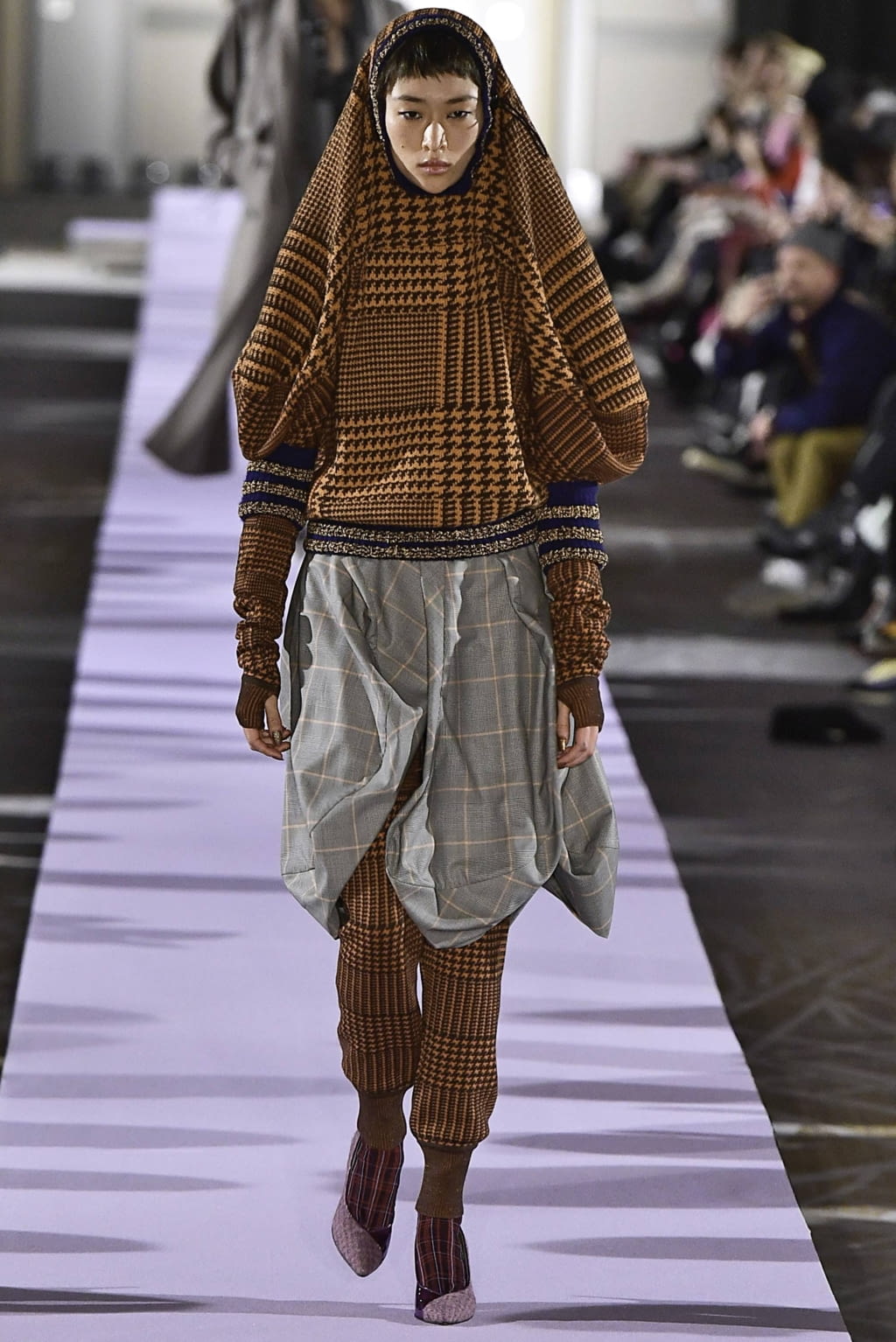 Fashion Week Paris Fall/Winter 2019 look 12 de la collection Andreas Kronthaler for Vivienne Westwood womenswear