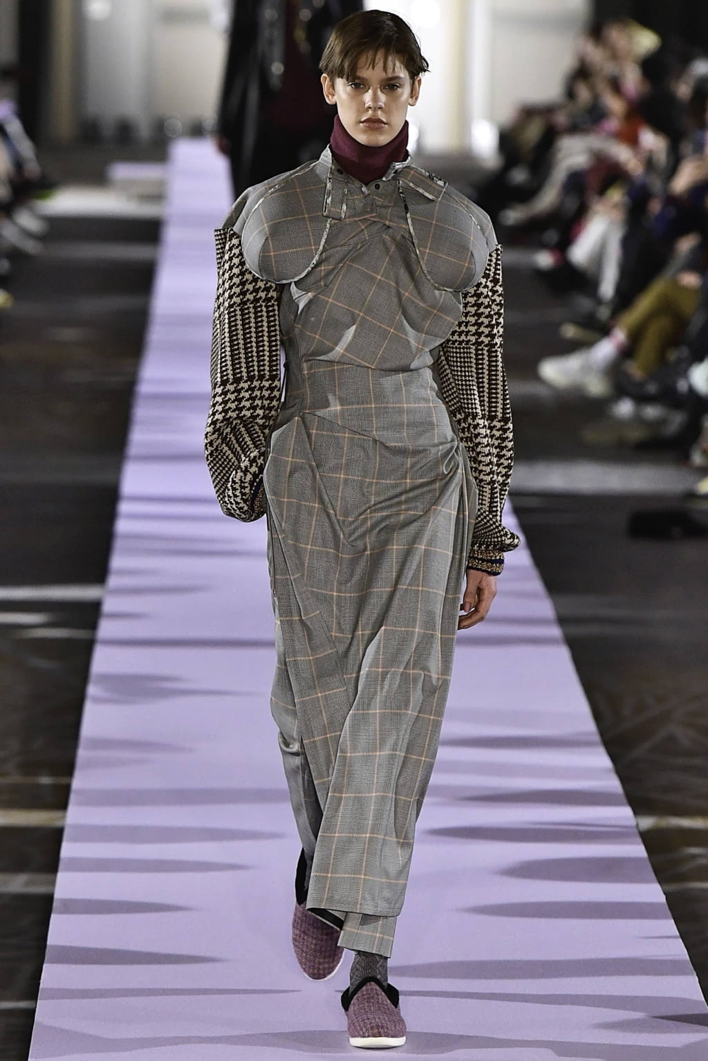 Fashion Week Paris Fall/Winter 2019 look 14 from the Andreas Kronthaler for Vivienne Westwood collection 女装