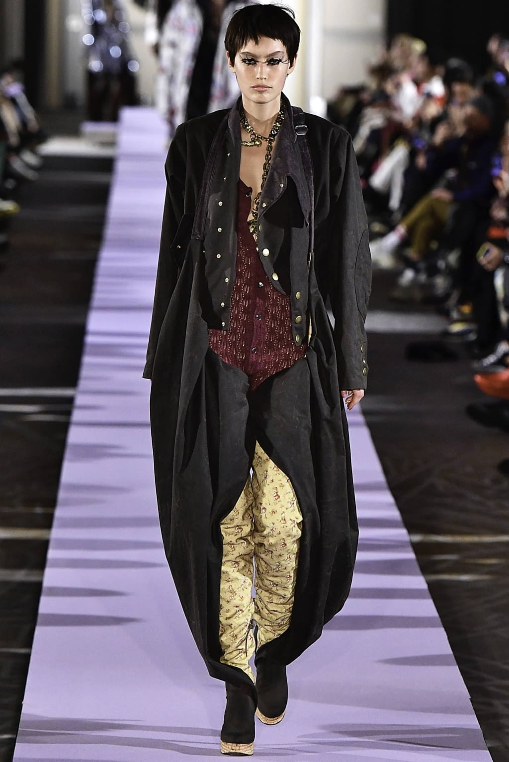 Fashion Week Paris Fall/Winter 2019 look 15 from the Andreas Kronthaler for Vivienne Westwood collection womenswear