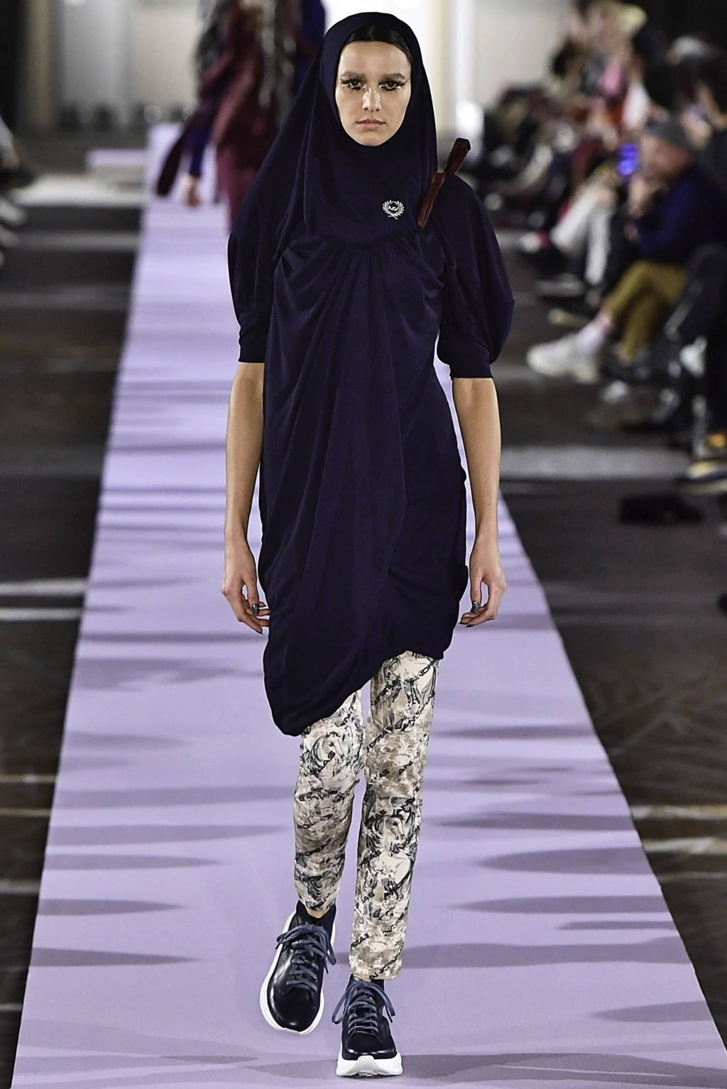 Fashion Week Paris Fall/Winter 2019 look 25 de la collection Andreas Kronthaler for Vivienne Westwood womenswear