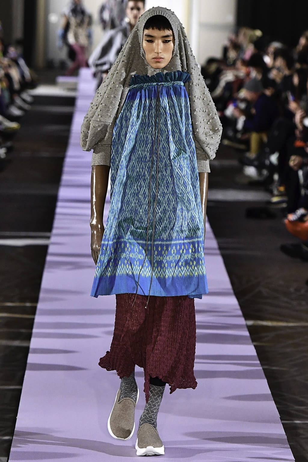 Fashion Week Paris Fall/Winter 2019 look 31 from the Andreas Kronthaler for Vivienne Westwood collection 女装