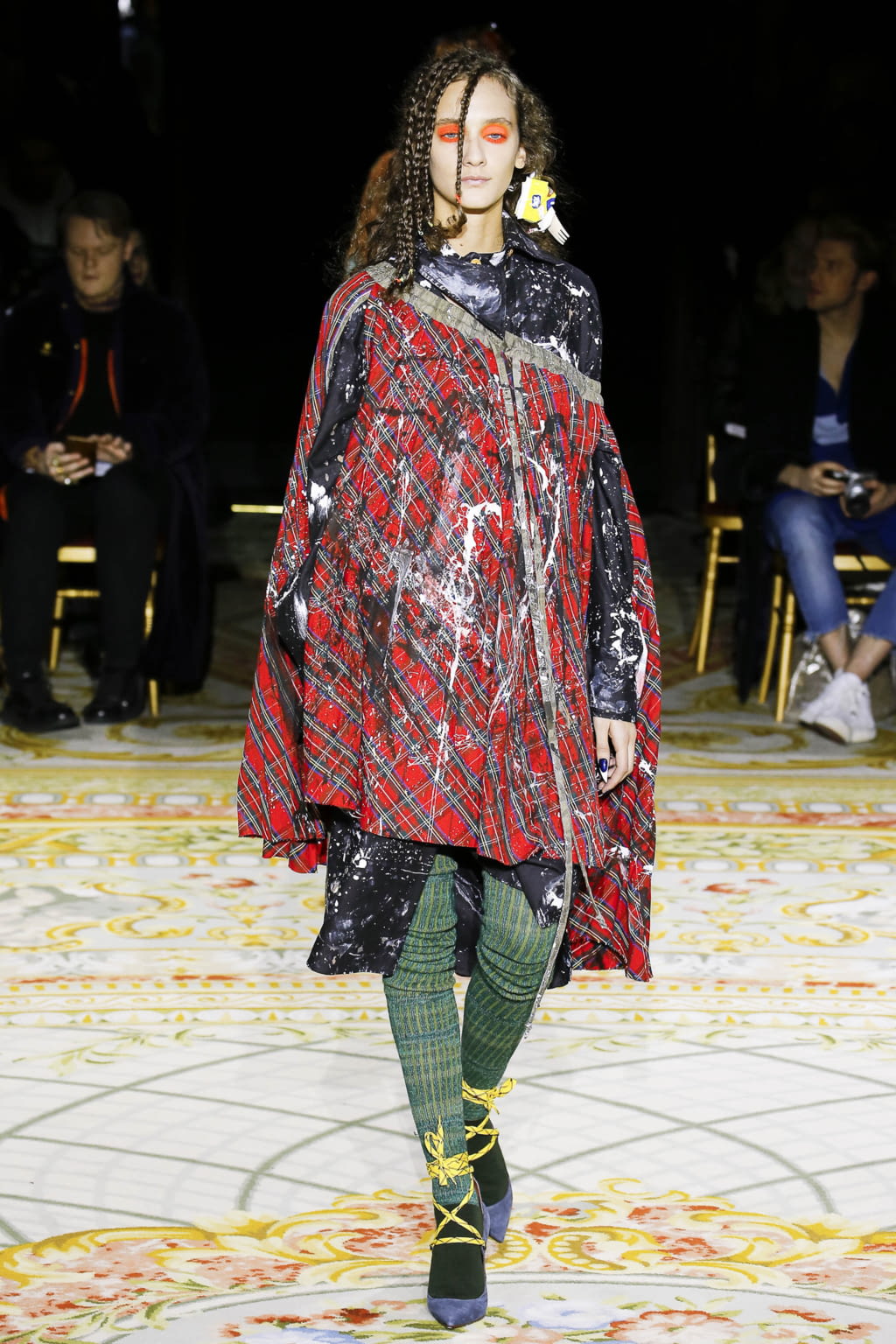 Fashion Week Paris Fall/Winter 2017 look 14 from the Andreas Kronthaler for Vivienne Westwood collection 女装