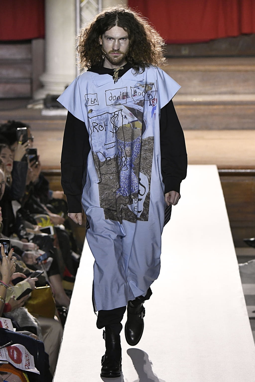 Fashion Week London Fall/Winter 2019 look 2 from the Vivienne Westwood collection 女装