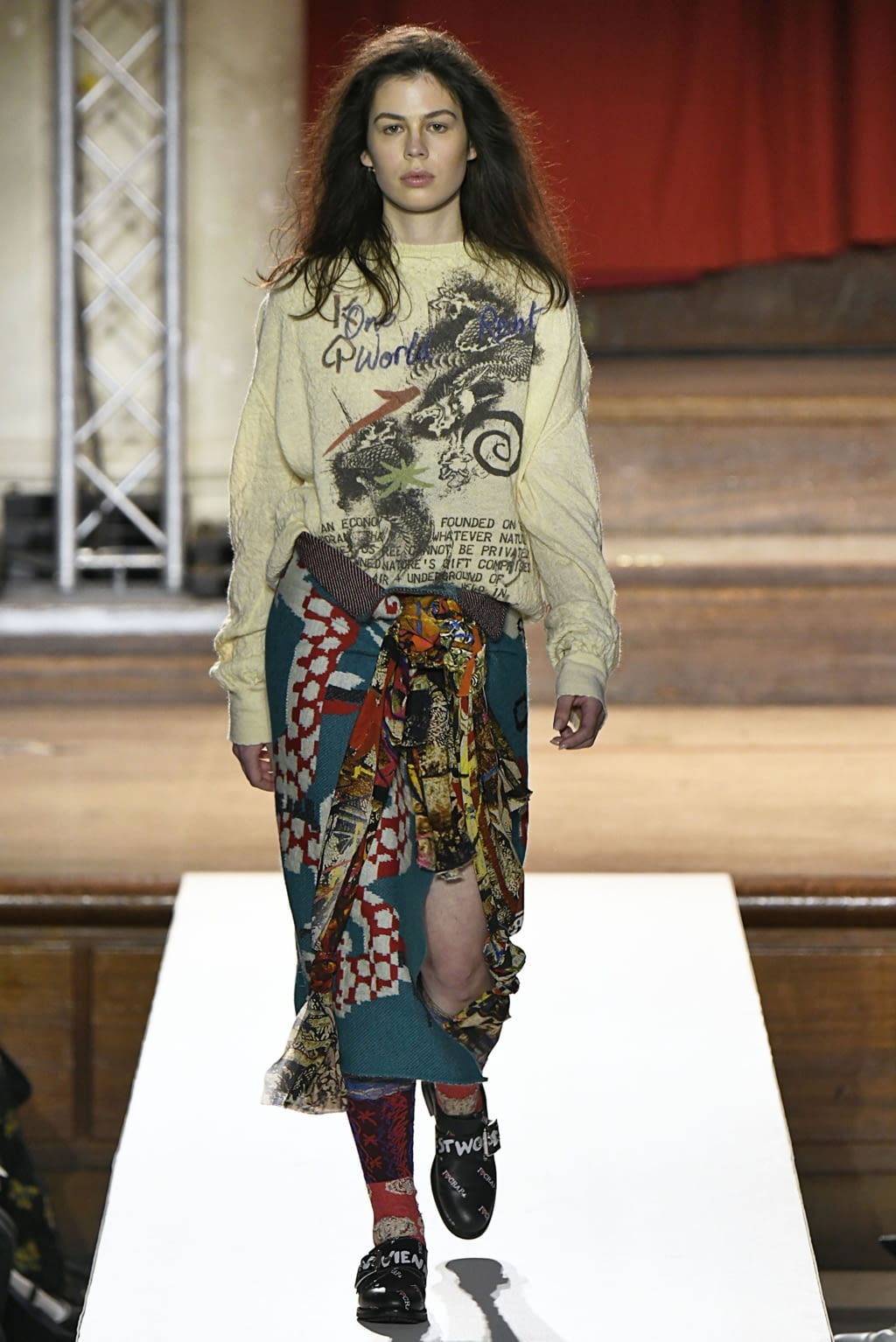 Fashion Week London Fall/Winter 2019 look 7 from the Vivienne Westwood collection womenswear