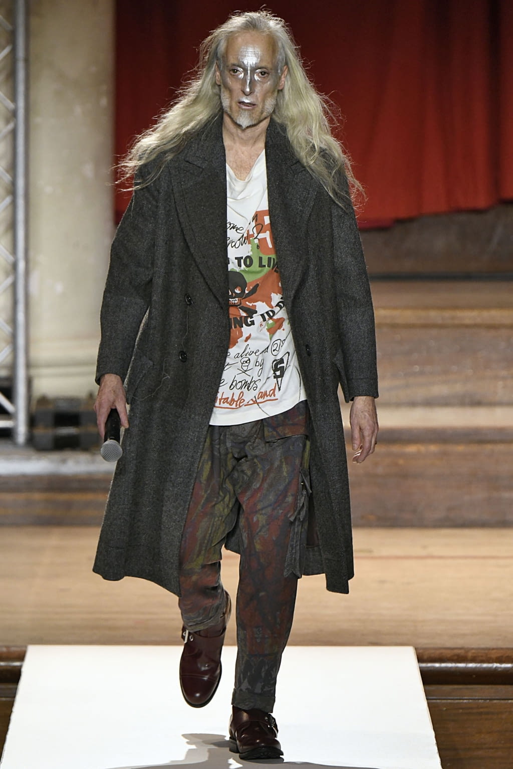 Fashion Week London Fall/Winter 2019 look 12 from the Vivienne Westwood collection 女装