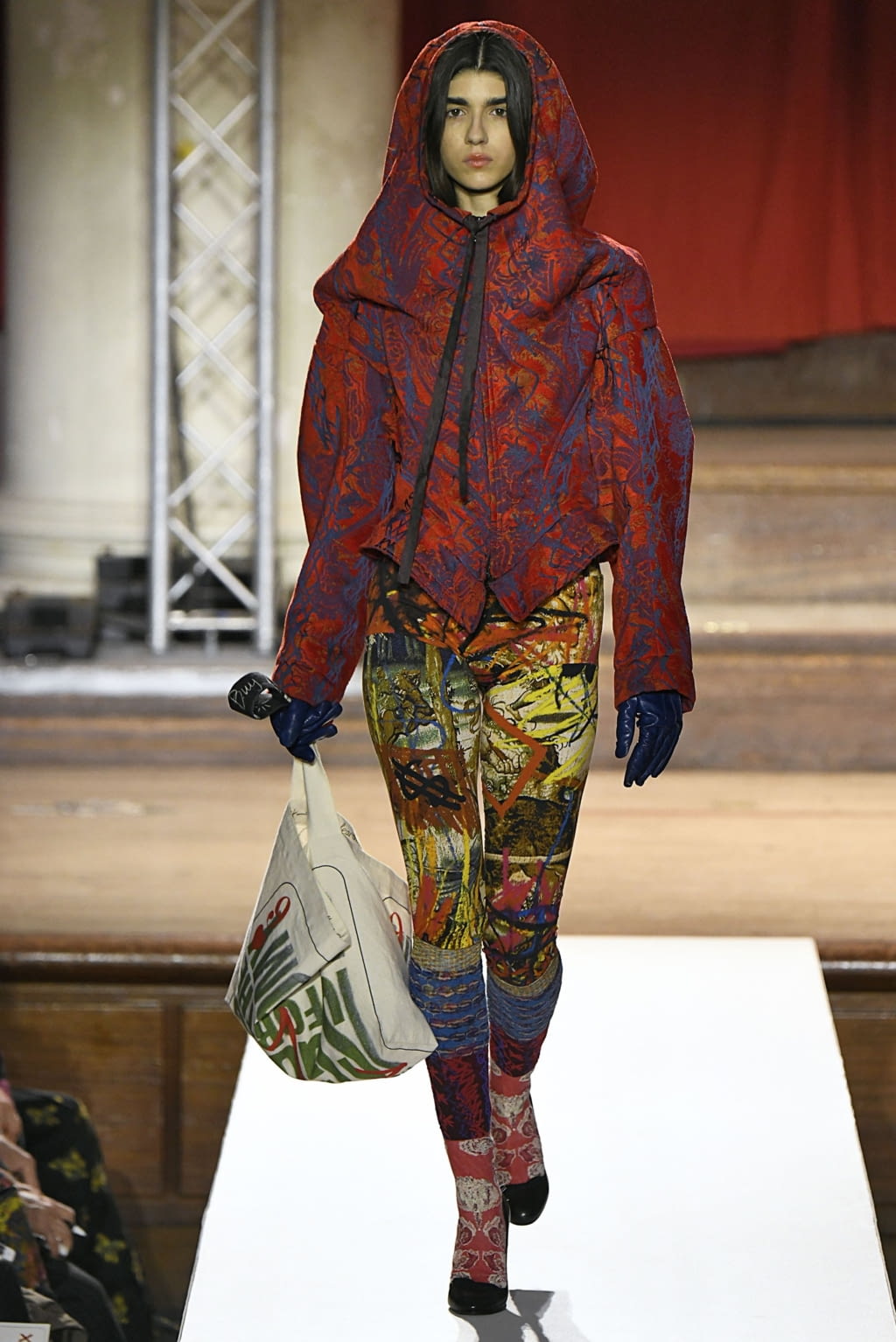 Fashion Week London Fall/Winter 2019 look 18 from the Vivienne Westwood collection womenswear