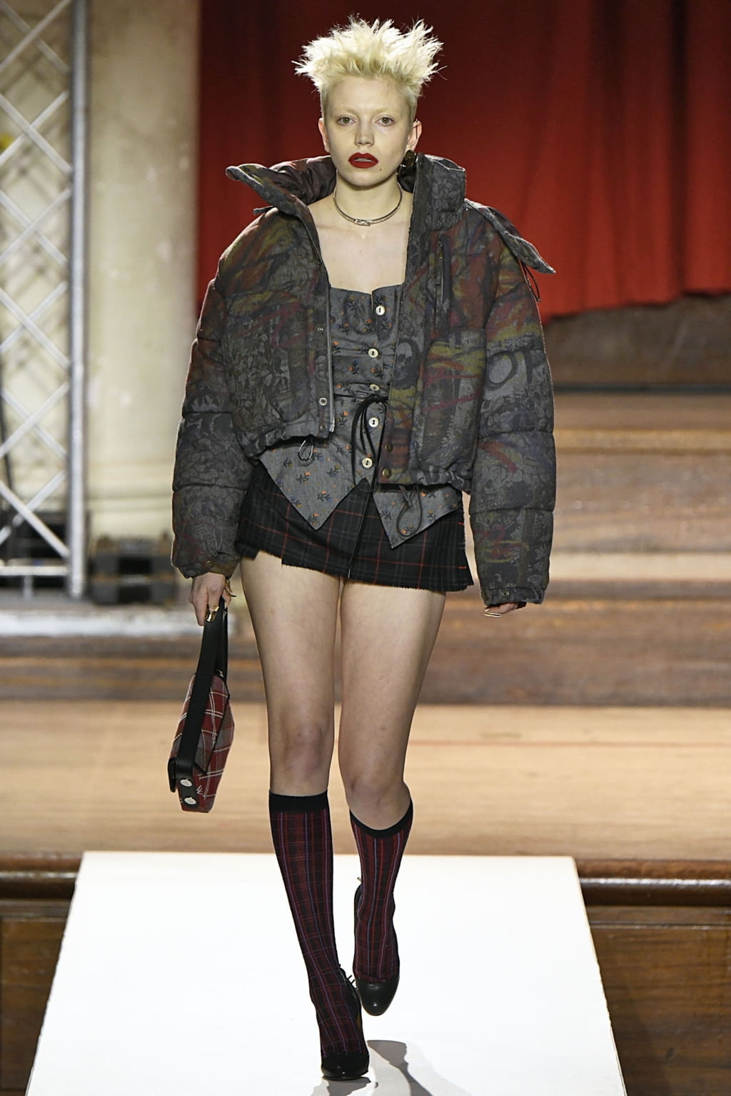 Fashion Week London Fall/Winter 2019 look 23 from the Vivienne Westwood collection womenswear