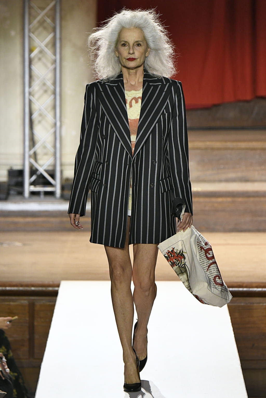 Fashion Week London Fall/Winter 2019 look 29 from the Vivienne Westwood collection womenswear