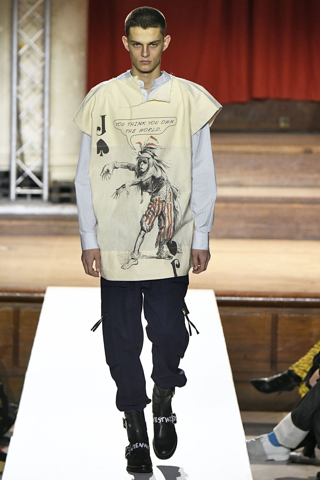 Fashion Week London Fall/Winter 2019 look 32 from the Vivienne Westwood collection 女装