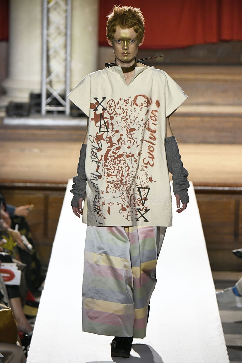 Fashion Week London Fall/Winter 2019 look 33 from the Vivienne Westwood collection 女装
