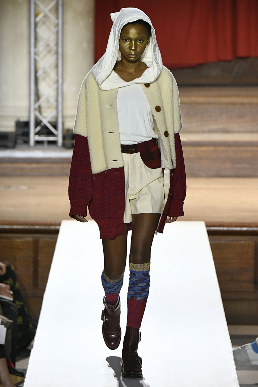 Fashion Week London Fall/Winter 2019 look 37 from the Vivienne Westwood collection womenswear