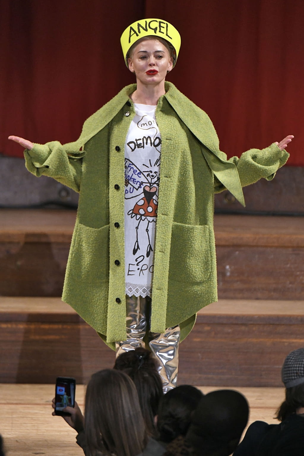 Fashion Week London Fall/Winter 2019 look 40 from the Vivienne Westwood collection womenswear