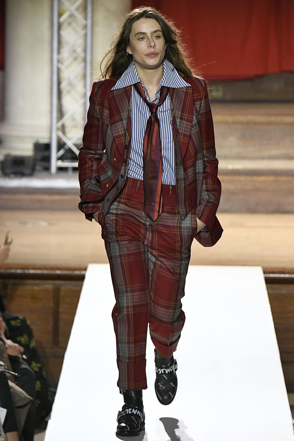 Fashion Week London Fall/Winter 2019 look 43 from the Vivienne Westwood collection womenswear